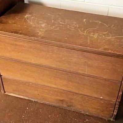 APT172 Pressed Wood Dresser