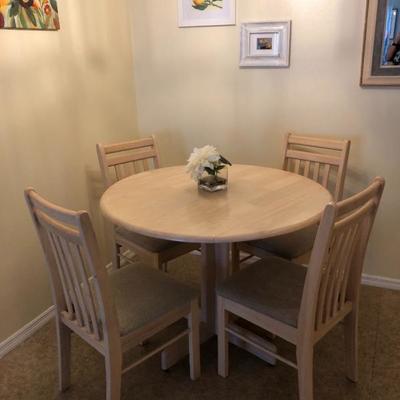 Drop-Leaf Dinette w/5 Upholstered-seat Chairs