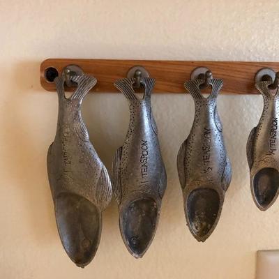 Fish-shaped measuring spoons