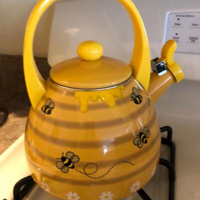 Beehive tea kettle