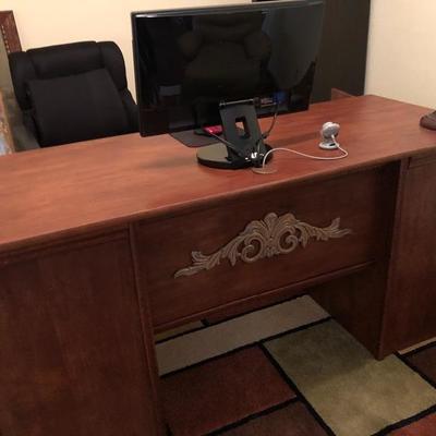 Executive Desk w/Decorative Front, Keyboard Pullout 