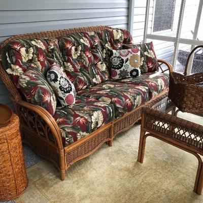 Rattan/Wicker Lanai Furnishings (In excellent condition!) 