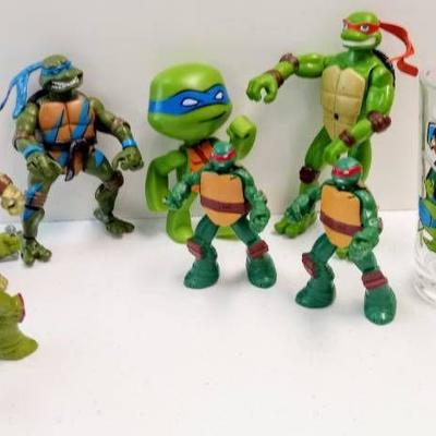 Teenage Ninga Turtle Lot- Figures and Vintage Glas ...