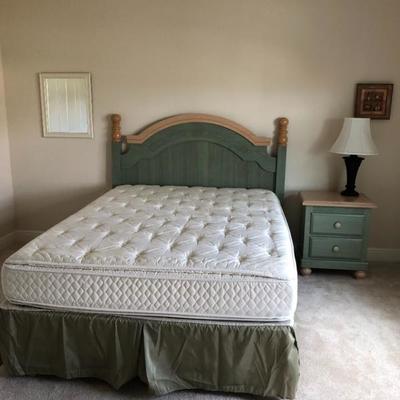 Sage & Light Wood Queen Bedroom Set 