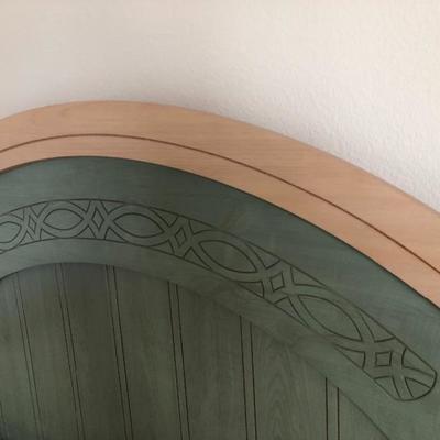 Detail - Sage & Light Wood Queen Bedroom Set 