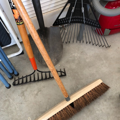 Rakes & brooms