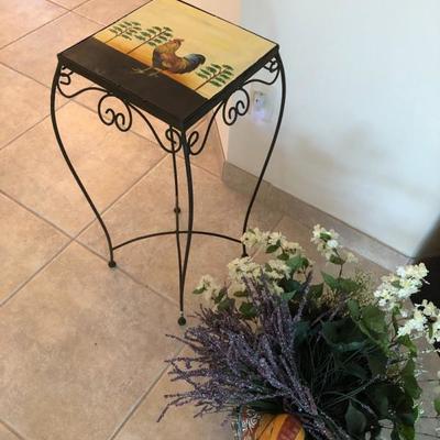 Metal rooster plant stand