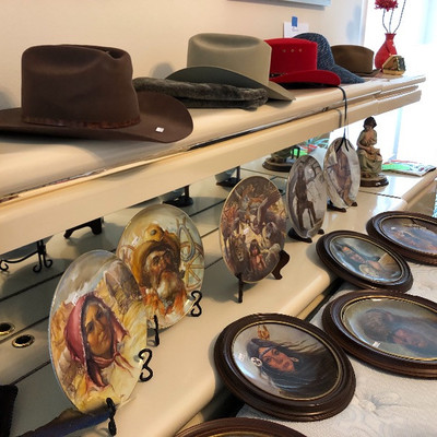 Collectors plates, Western hats