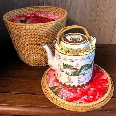AHH109 Vintage Chinese Tea Pot 