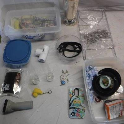 Mixed lot includes cooling rack, cat brush, dog le ...