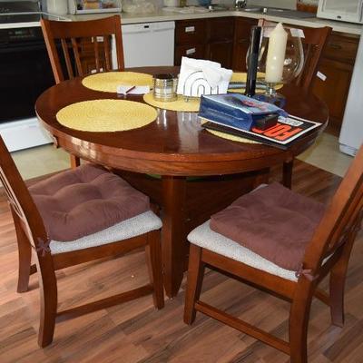 Kitchen Table/Chairs