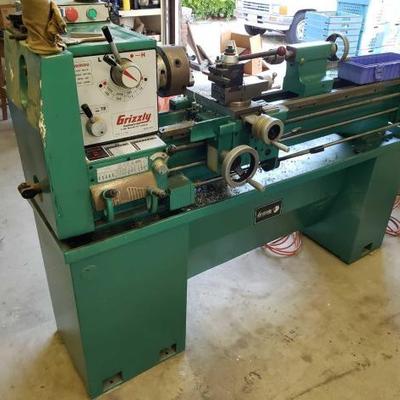 #1007: Grizzly Industrial Lathe Model G4016, with Accessories
Running machine! Includes additional accessories shown in photos. Measures...