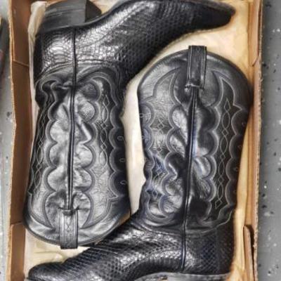 #1278: Pair of Tony Lama Snake Skin Boots, Size 8.5D
Size 8.5D, in box