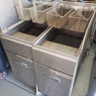 #621: Double Imperial Deep Fryers, 4 Baskets
Model: IFS-40 Measures approximately 42