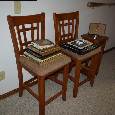 Dining Chairs, Photo Frames, Accent Table, 