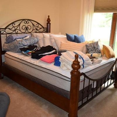 4 Poster Bed, Linens