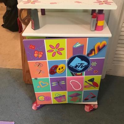 Cabinet $25