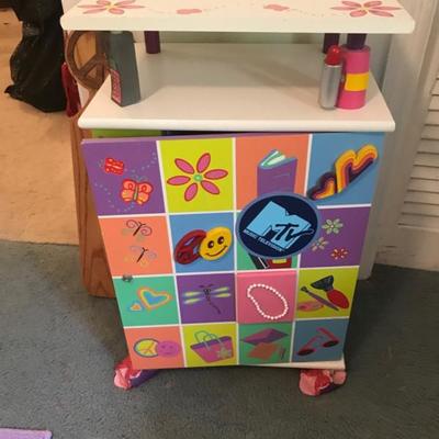 Cabinet $25