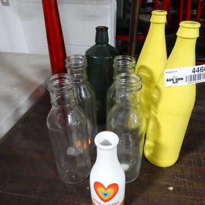 Lot of vases and small jugs.