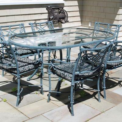 Cast aluminum table with 6 chairs
