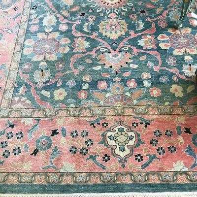 Hand knotted Persian style rug, approx. 8' X 10'