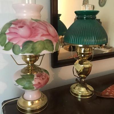 Lots of vintage lamps to choose from 