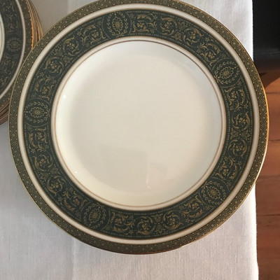 Royal Doulton Vanborough 66 Pieces $940
Reserve