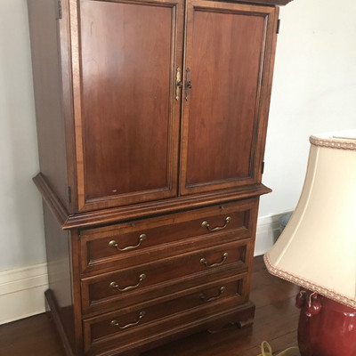 Thomasville cabinet over chest $175
39 X 51 X 22