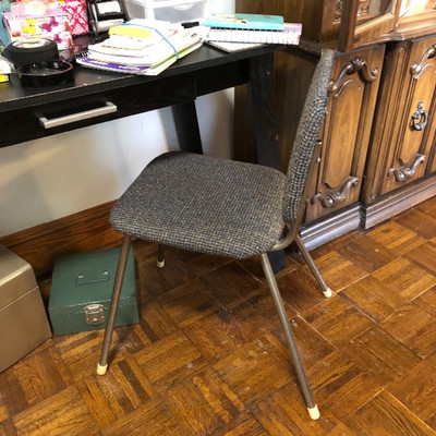 Retro kitchen chair $5