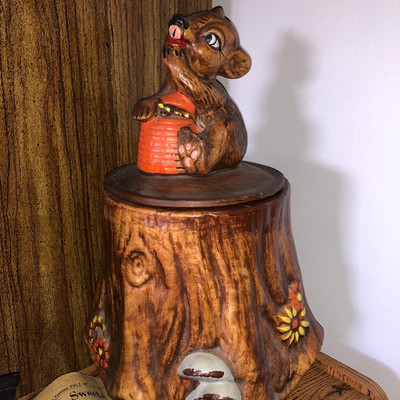 Vintage cookie jar â€œSquirrel on treeâ€ $15 