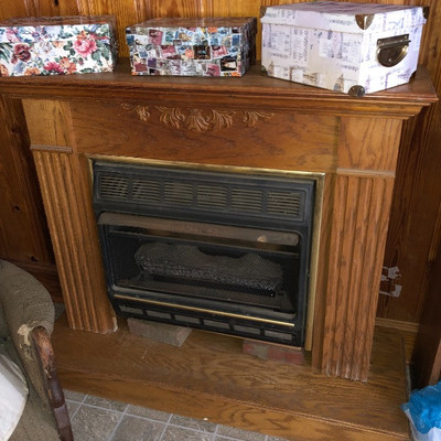 3 pc -fireplace mantle includes mantle, hearth, and sides $25
Gas insert $5(working?)