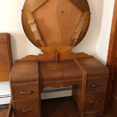 Waterfall vanity (has mirror) $37.50