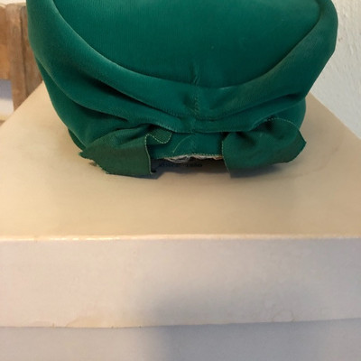 Vintage green Sunday hat w/box from Suffolk $4