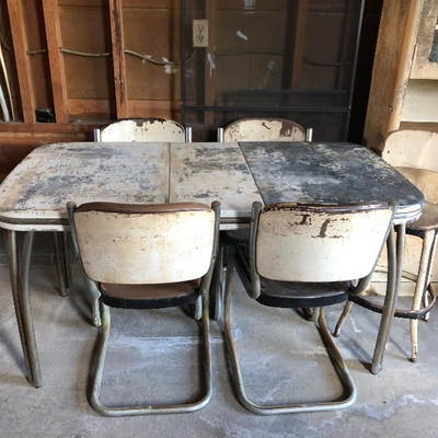 1930â€™s Metal Kitchen Table w/4 chairs $40