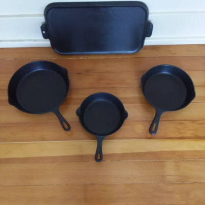 GRISWOLD Griddle and Other Cast Iron Cookware