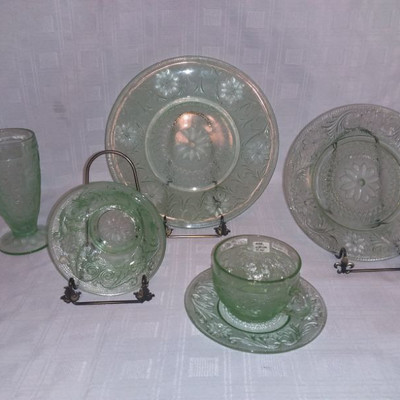 TIARA-Green Glass 4pc Settings