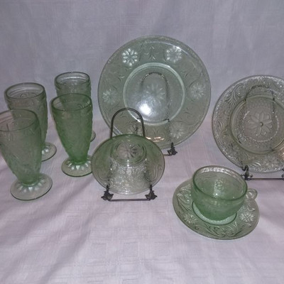 TIARA Vintage Green Glass Place Settings (4)