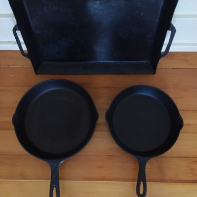1 Griswold #7 Skillet and Cast Iron Cookware/Griddle