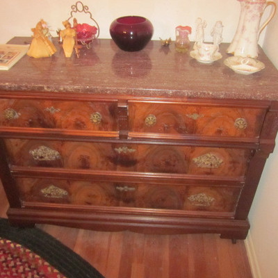 Marble Top Mahogany Chest of Drawers 