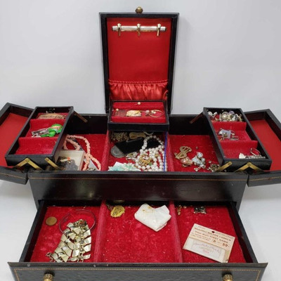 798: 	
Jewelry Box full of Assorted Costume Jewelry
Box measures approx 14