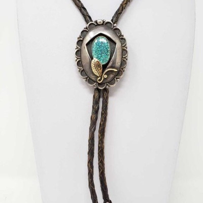 701 	
Webbed Turquoise and Sterling Silver Bolo with 14k Gold Leaf Applique, 65g
Weighs approx 65g, measures approx 36