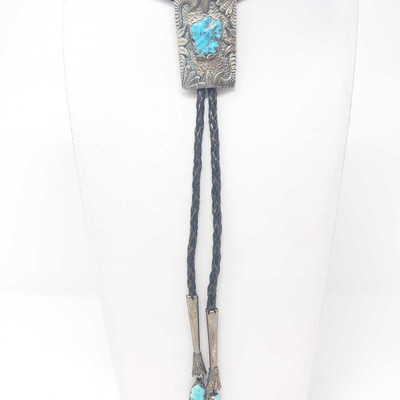 703: Sterling Silver Turquoise Bolo Tie, 64.1g
Weighs approx 64.1g and Measures approx 38