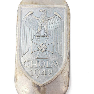 2063 	
German World War II Army 1942 CHOLM Sleeve Shield
Measures 1 9/16â€ wide by 2 9/16â€ tall. The front shows a German eagle...