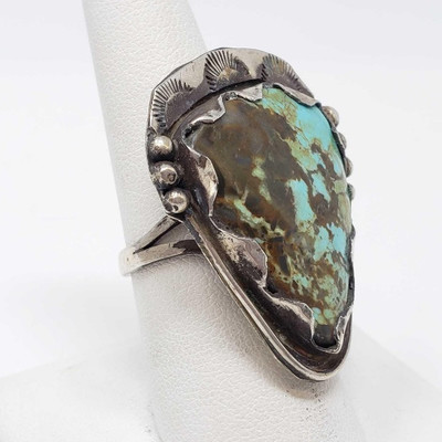 611: 	
Sterling Silver Turquoise Ring, 12.3 grams
Weighs approx 12.3 grams, size 8, Measures approx 1 1/2