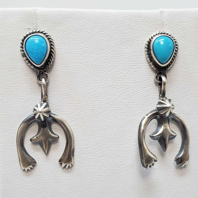 666: 	
Pair of Sterling Silver Turquoise Earrings, 6.5g
Weighs approx 6.5g