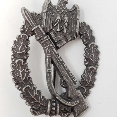 2013: German World War II Army Silver Infantry Assault Badge
The front shows a Mauser rifle in the center with a German army eagle at the...