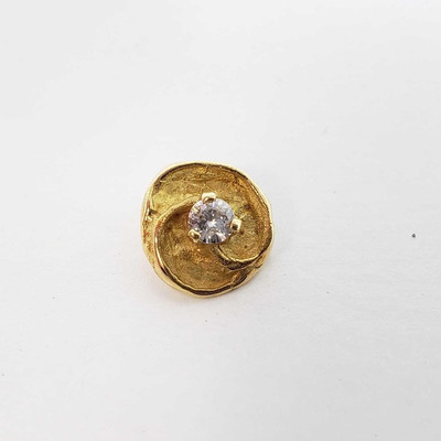 750: 18k Gold Pendent with 1/16ct Diamond, .5g
Weighs approx .5g