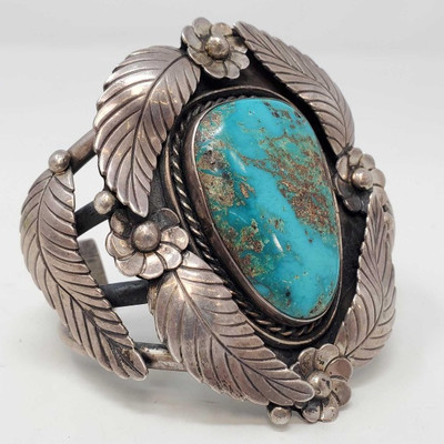 624: 	
Sterling Silver Cuff Bracelet with Large Turquoise Stone, 100.9g
Weighs approx 100.9g