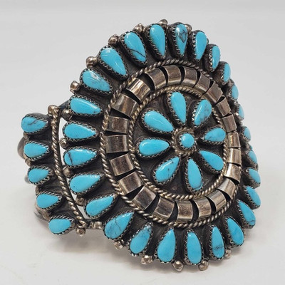 622: 	
Sterling Silver Turquoise Cluster Cuff Bracelet, 61.8g
Weighs approx 61.8g, stamped TL
