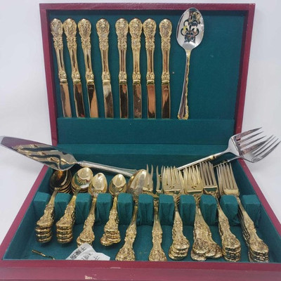 827: 46 Piece RB Rogers Flatware Set and Other Pieces
Box measures approx 15